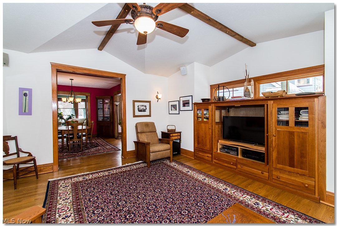 1812 Middlehurst Road Cleveland, OH 44118 - Photo 10 of 21