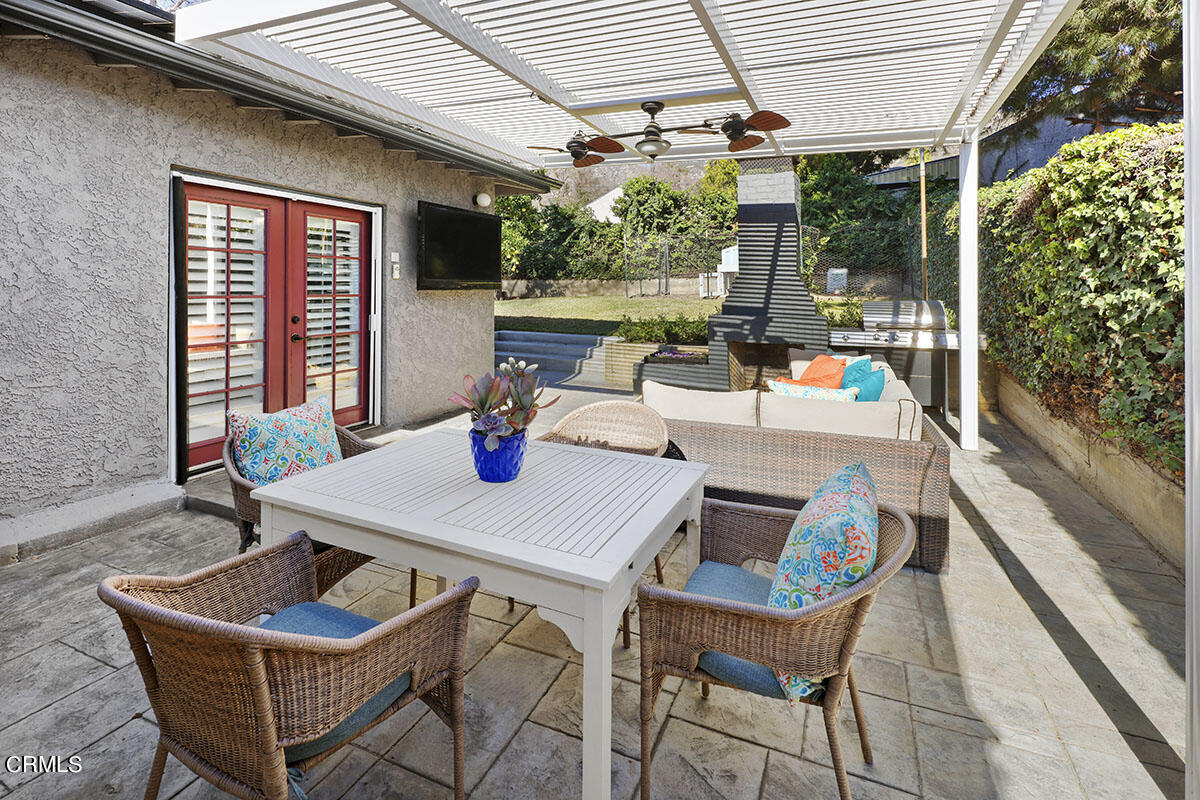 223 Marathon Road Altadena, CA 91001 - Photo 25 of 31 a outdoor dining space with furniture and outdoor view