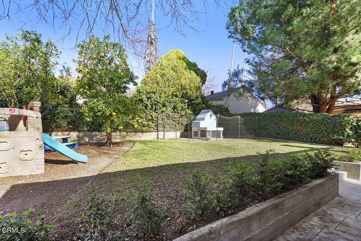 223 Marathon Road Altadena, CA 91001 - Photo 30 of 31 a view of a yard with plants