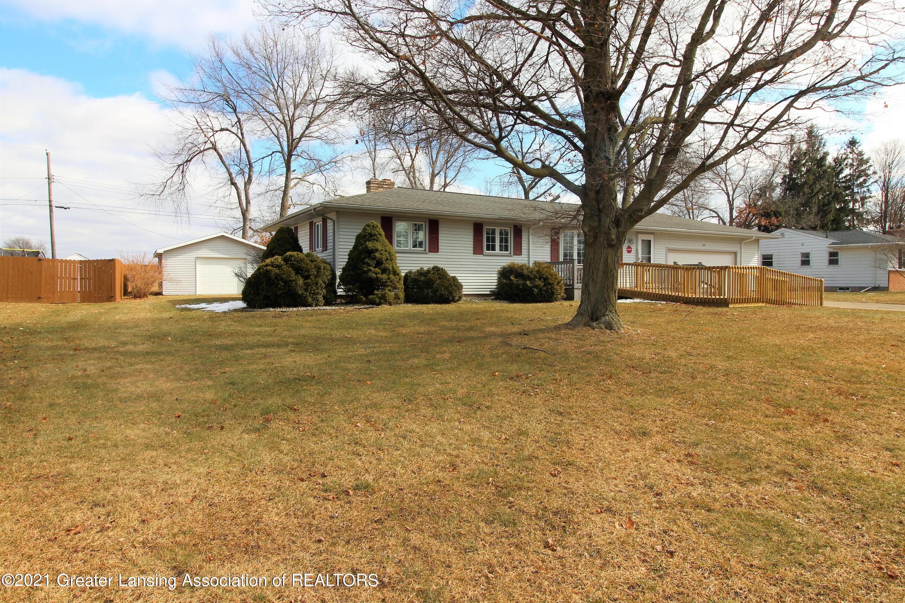 807 Raeburn Road Eaton Rapids, MI 48827 - Photo 3 of 30 03