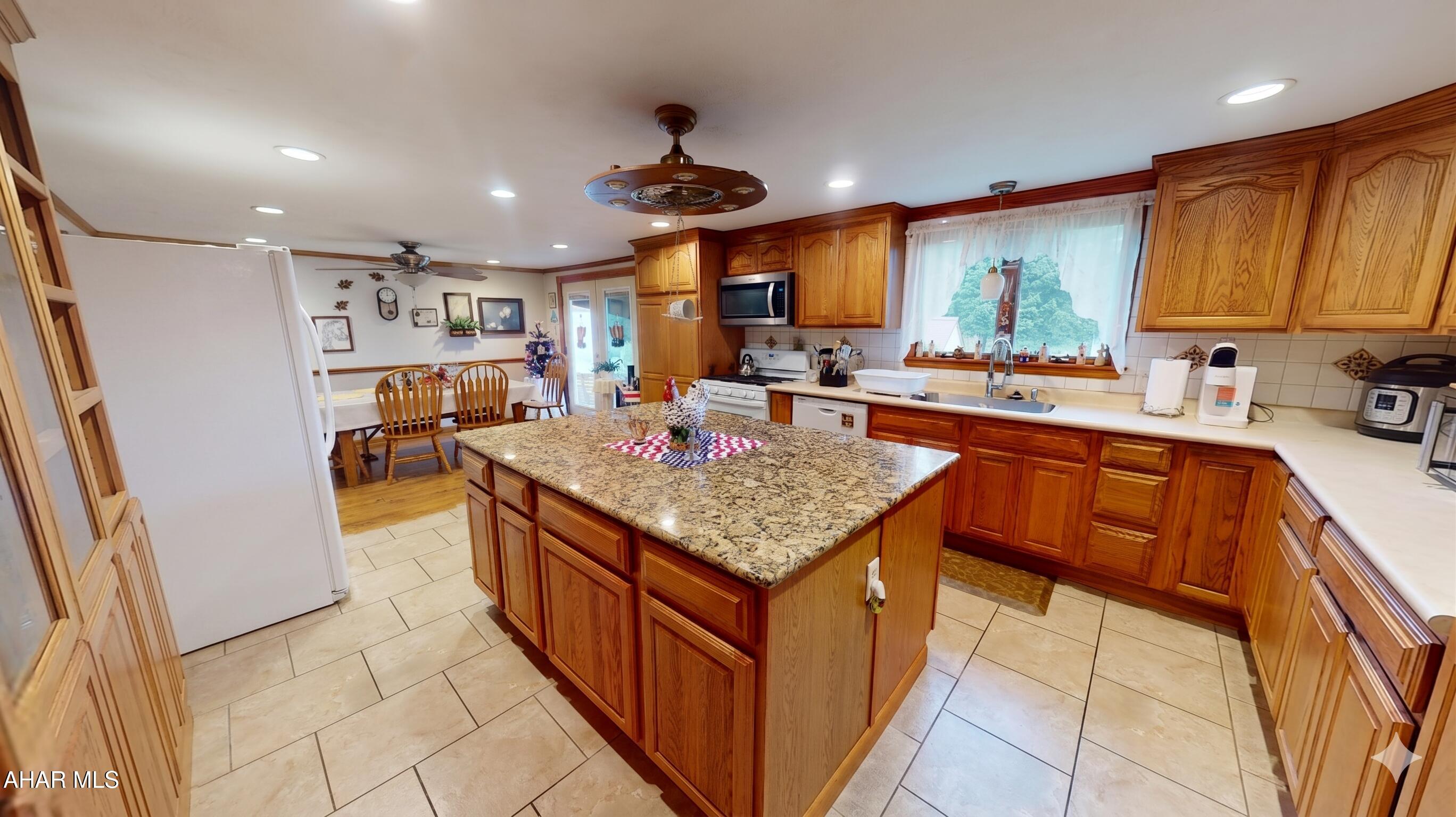 426 Duman Road Ebensburg, PA 15931 - Photo 3 of 34