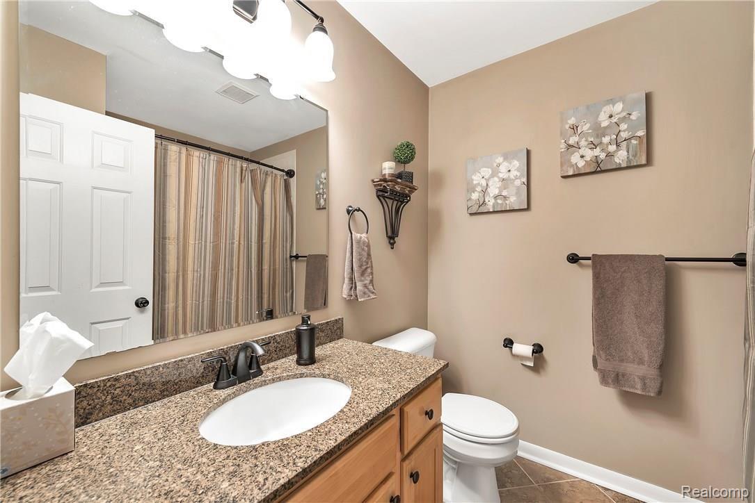 1501 Remsing Street Hartland, MI 48353 - Photo 10 of 29 Upper level full bath