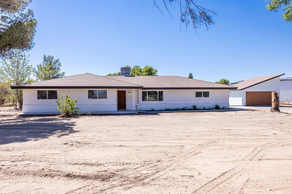 1135 North Mahan Street Ridgecrest, CA 93555 - Photo 4 of 46
