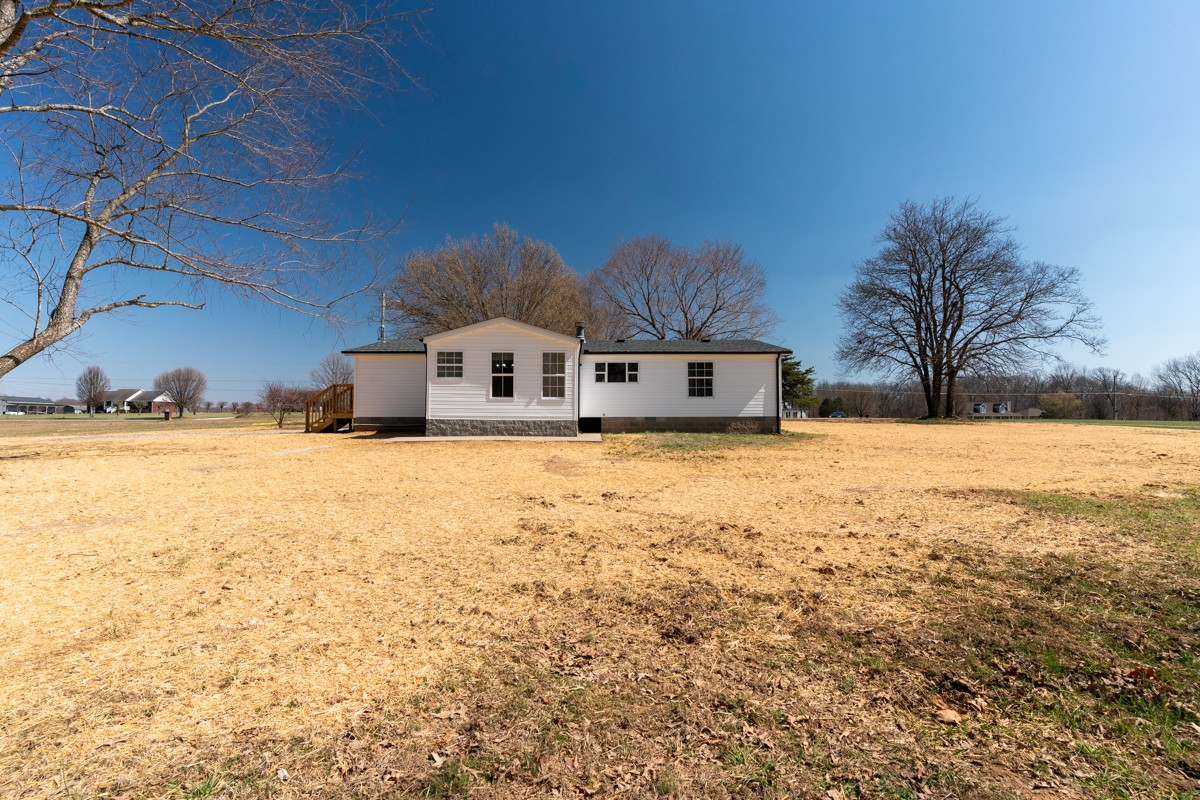 4214 Oregon Road Springfield, TN 37172 - Photo 33 of 37 a view of a house with a yard