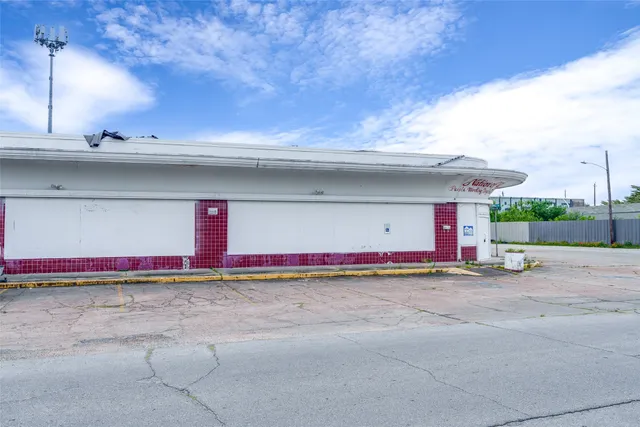 a view of a road with an empty space