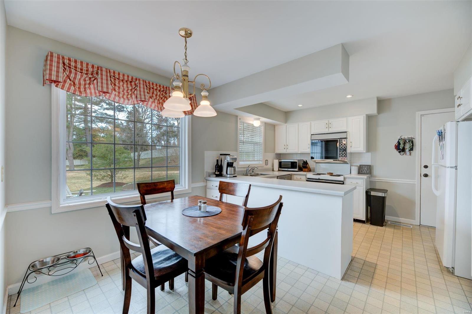 770 North Mason Road St. Louis, MO 63141 - Photo 4 of 22 Gallery Image 4