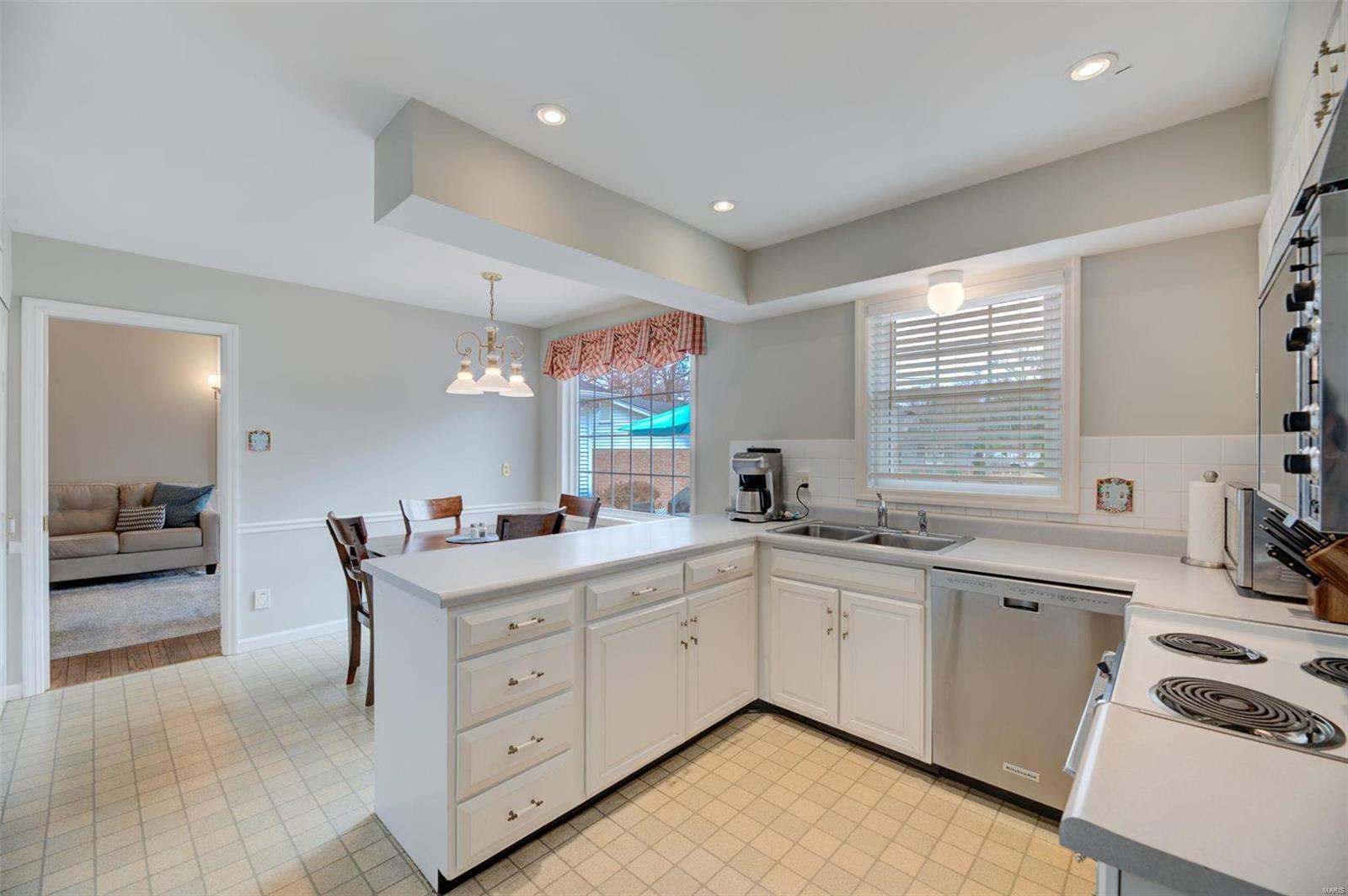 770 North Mason Road St. Louis, MO 63141 - Photo 5 of 22 Gallery Image 5