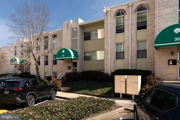 $1,750 | 37 Canterbury Square, Unit 302, Alexandria, VA 22304