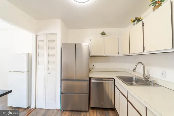 $1,750 | 37 Canterbury Square, Unit 302, Alexandria, VA 22304