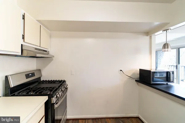 $1,750 | 37 Canterbury Square, Unit 302, Alexandria, VA 22304