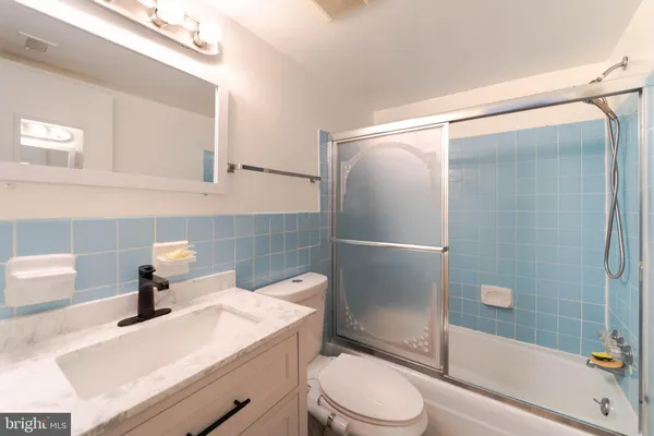 $1,750 | 37 Canterbury Square, Unit 302, Alexandria, VA 22304