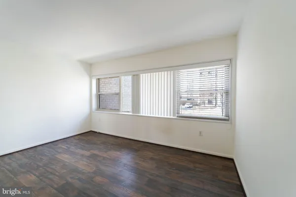 $1,750 | 37 Canterbury Square, Unit 302, Alexandria, VA 22304