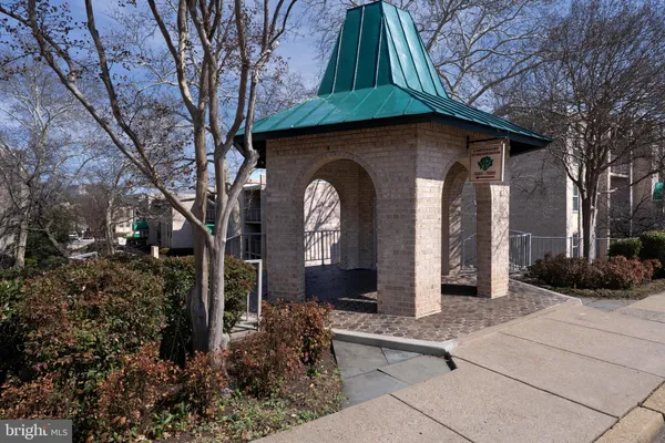 $1,750 | 37 Canterbury Square, Unit 302, Alexandria, VA 22304