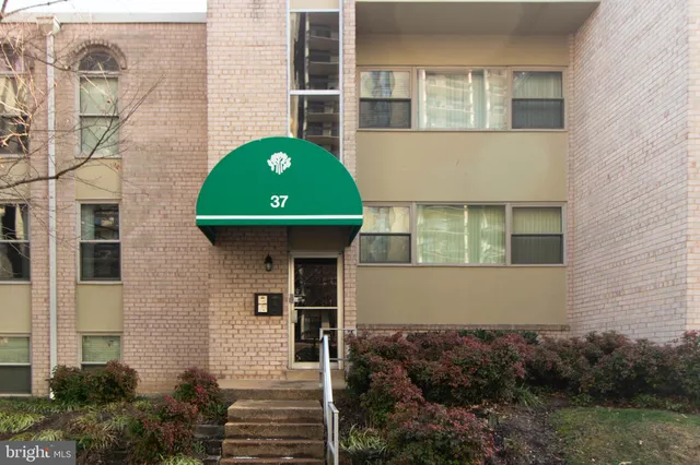 $1,750 | 37 Canterbury Square, Unit 302, Alexandria, VA 22304
