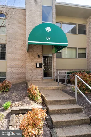 $1,750 | 37 Canterbury Square, Unit 302, Alexandria, VA 22304