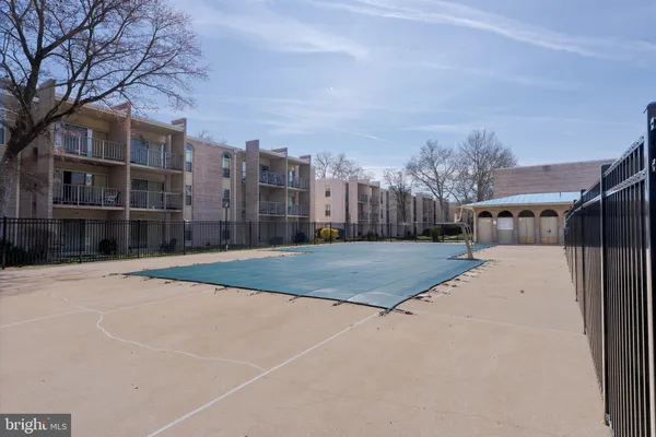 $1,750 | 37 Canterbury Square, Unit 302, Alexandria, VA 22304