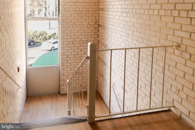 $1,750 | 37 Canterbury Square, Unit 302, Alexandria, VA 22304