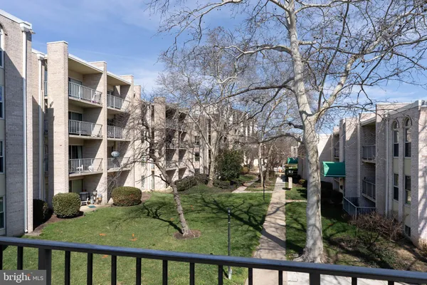 $1,750 | 37 Canterbury Square, Unit 302, Alexandria, VA 22304