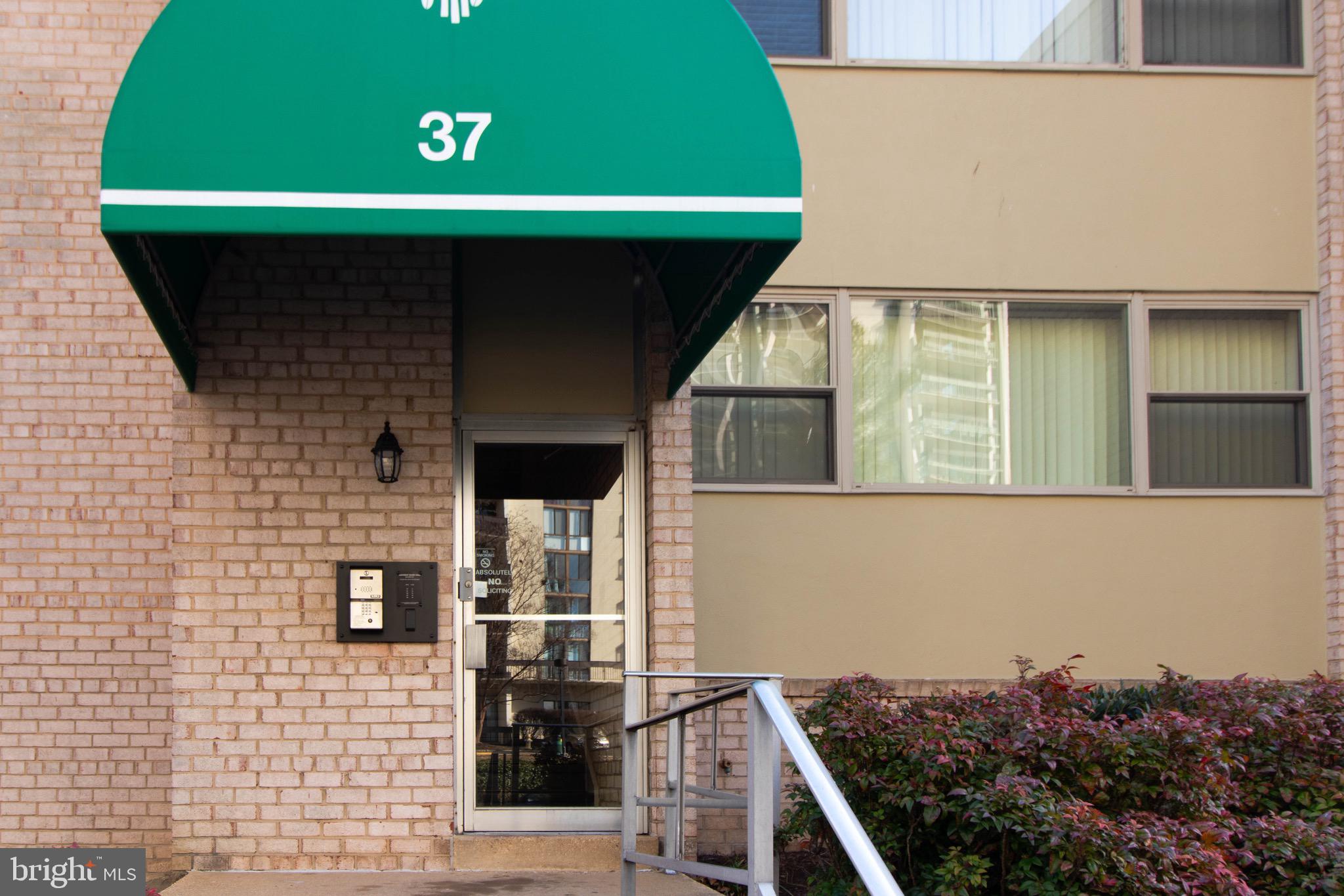 37 Canterbury Square, Unit 302 Alexandria, VA 22304 - Photo 3 of 22