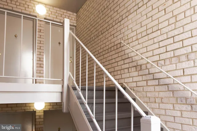 $1,750 | 37 Canterbury Square, Unit 302, Alexandria, VA 22304