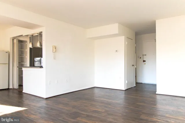 $1,750 | 37 Canterbury Square, Unit 302, Alexandria, VA 22304