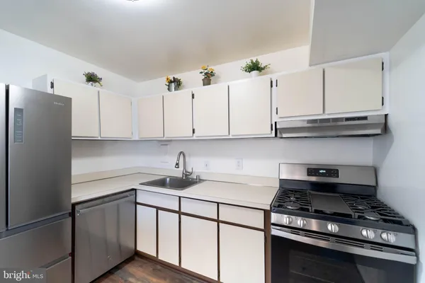 $1,750 | 37 Canterbury Square, Unit 302, Alexandria, VA 22304