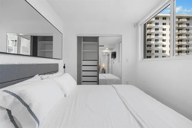 $5,000 | 345 Ocean Drive, Unit 326, Miami Beach, FL 33139