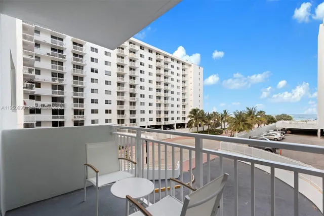 $5,000 | 345 Ocean Drive, Unit 326, Miami Beach, FL 33139