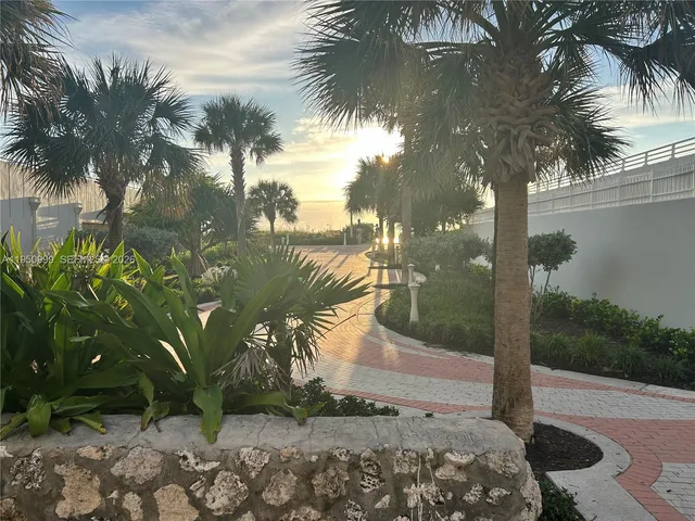 $5,000 | 345 Ocean Drive, Unit 326, Miami Beach, FL 33139