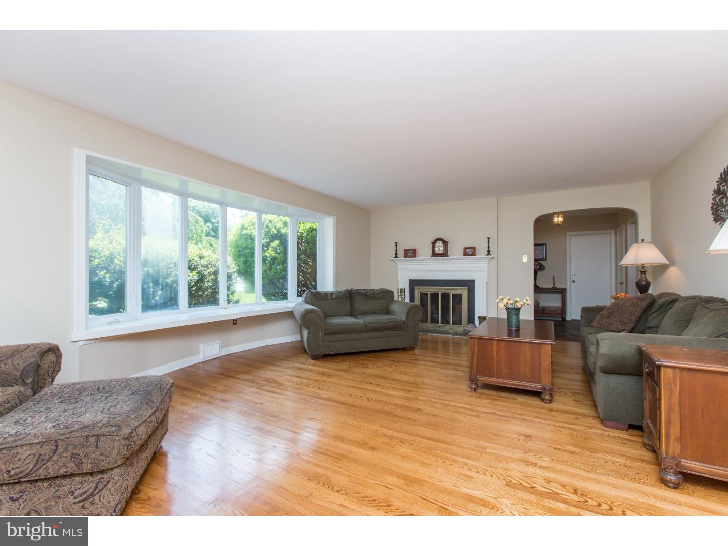 494 Collins Drive Springfield, PA 19064 - Photo 3 of 25 Gallery Image 3