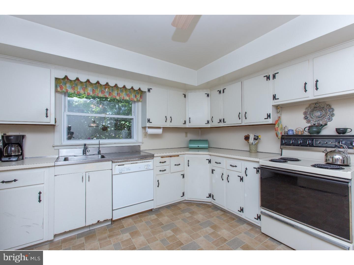 494 Collins Drive Springfield, PA 19064 - Photo 10 of 25 Gallery Image 10