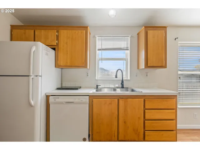 $255,000 | 308 Northwest Civil Bend Avenue, Winston, OR 97496