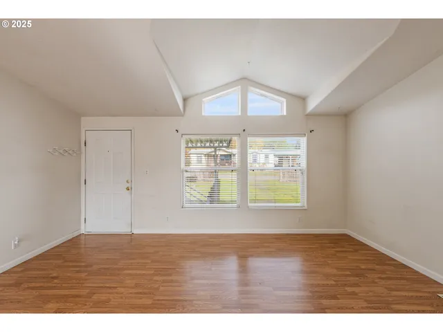 $255,000 | 308 Northwest Civil Bend Avenue, Winston, OR 97496