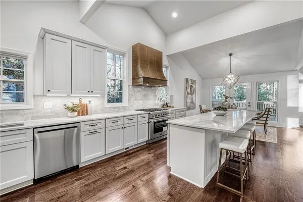 $899,000 | 95 Lake Top Court, Roswell, GA 30076