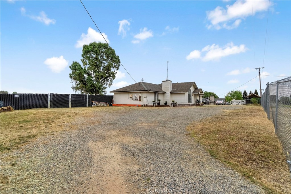 19729 Brightwood Road Madera, CA 93638 - Photo 2 of 33 a view of a house with a yard