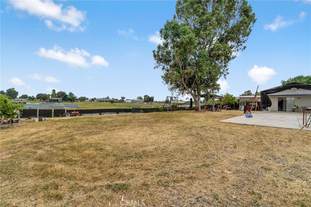 19729 Brightwood Road Madera, CA 93638 - Photo 29 of 33 a view of a lake with houses