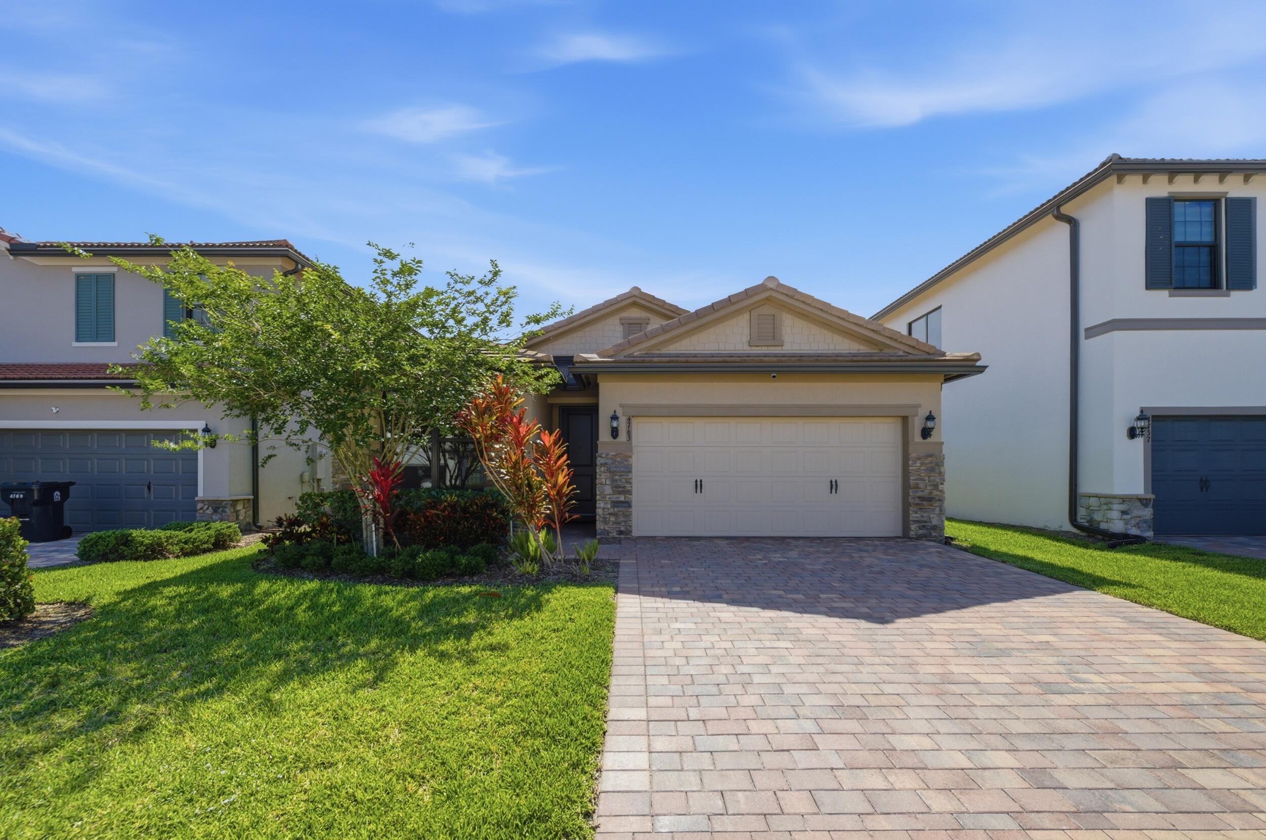 4763 Roldan Court Lake Worth, FL 33467 - Photo 2 of 49 Front of the home