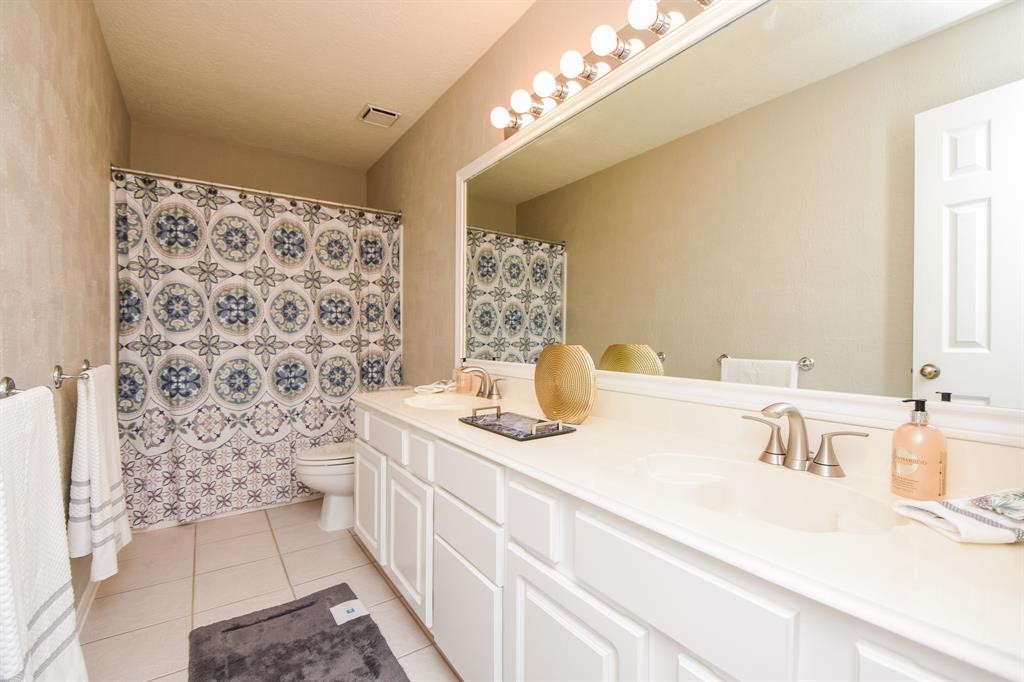 27 West Rumple Creek Place Spring, TX 77381 - Photo 25 of 32 The full guest bathroom offers plenty of counter space and storage.