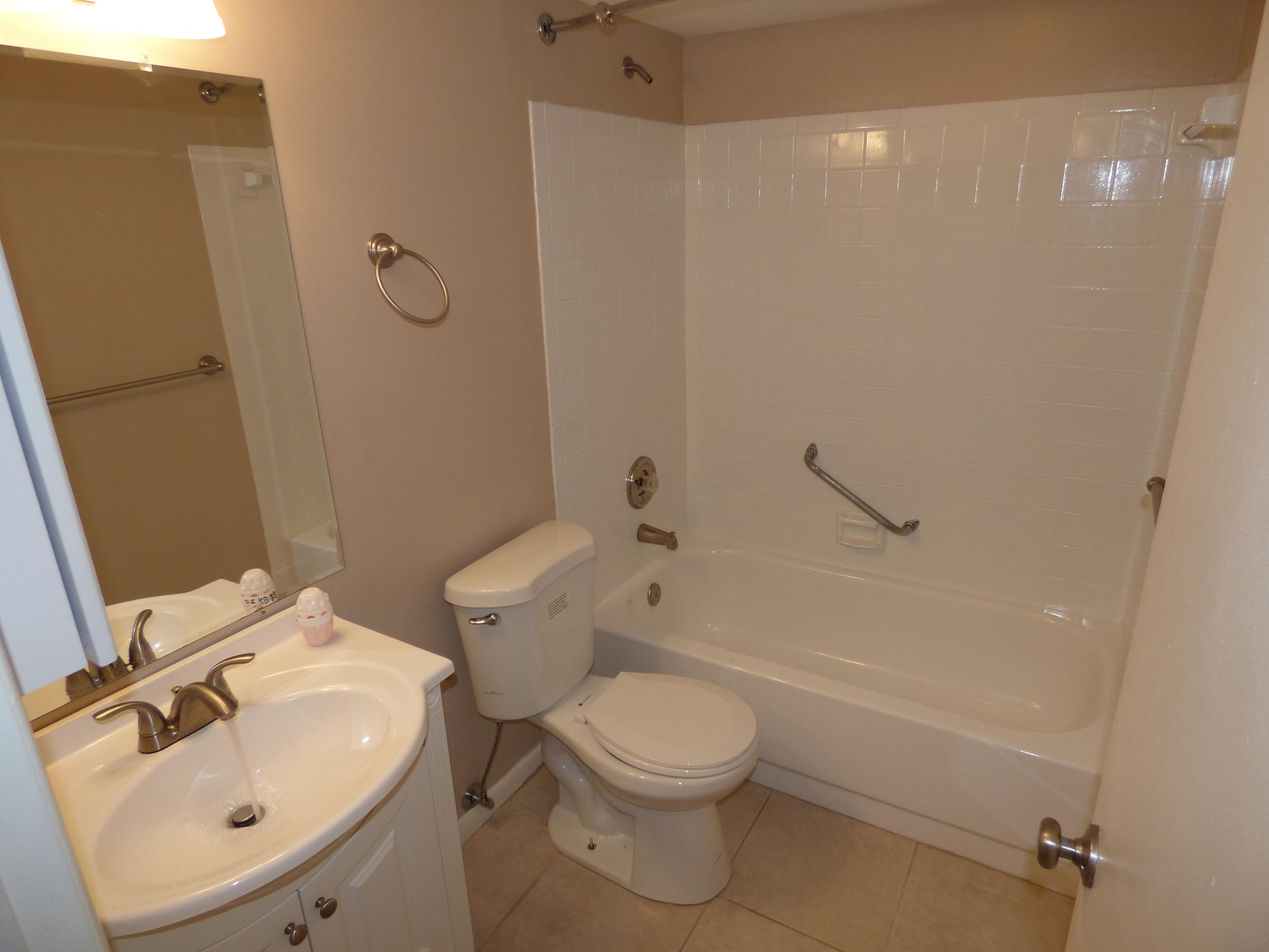 150 Pineview Road, Unit E3 Jupiter, FL 33469 - Photo 14 of 24 17P3000026