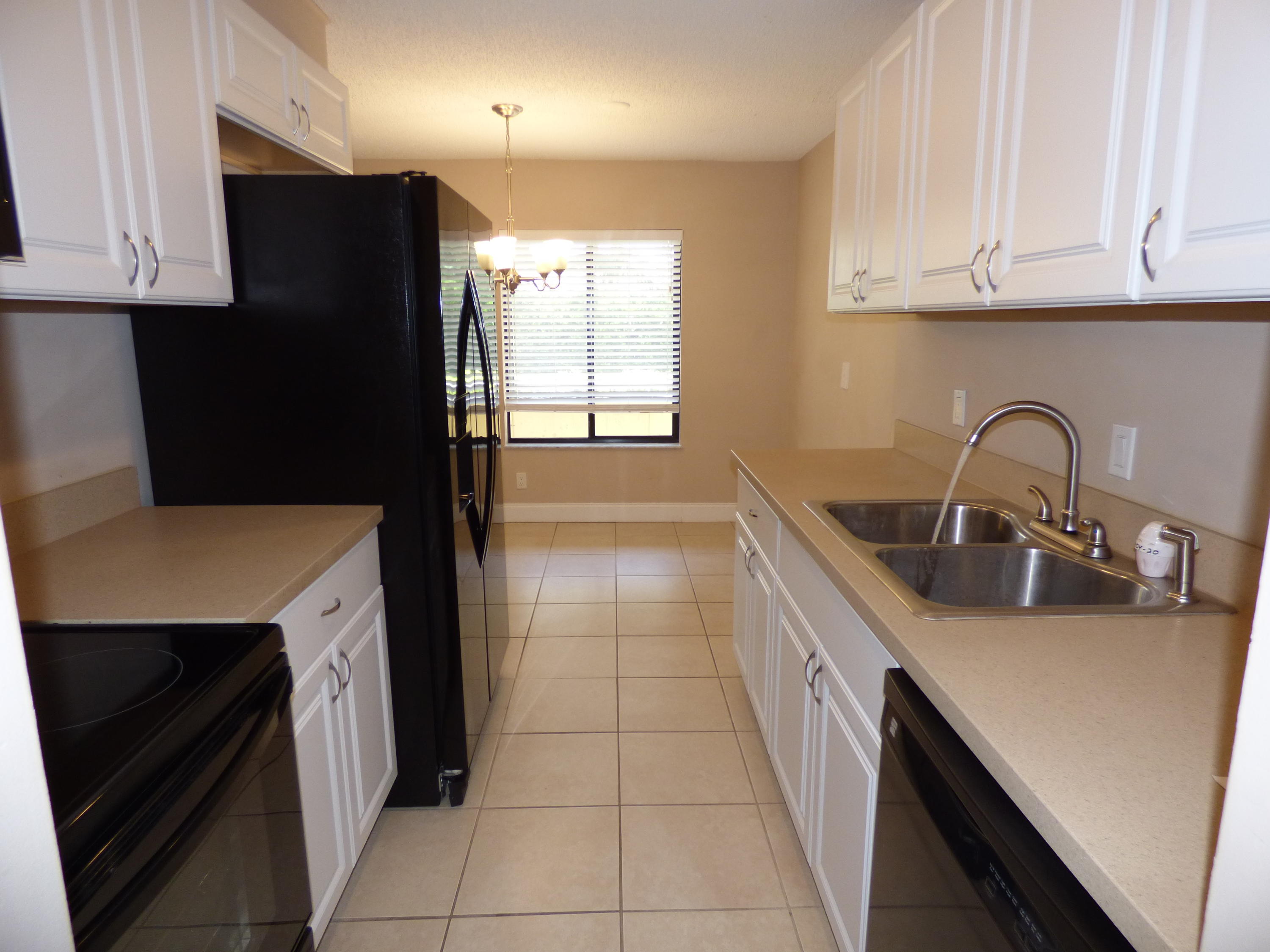 150 Pineview Road, Unit E3 Jupiter, FL 33469 - Photo 4 of 24 7P3000003