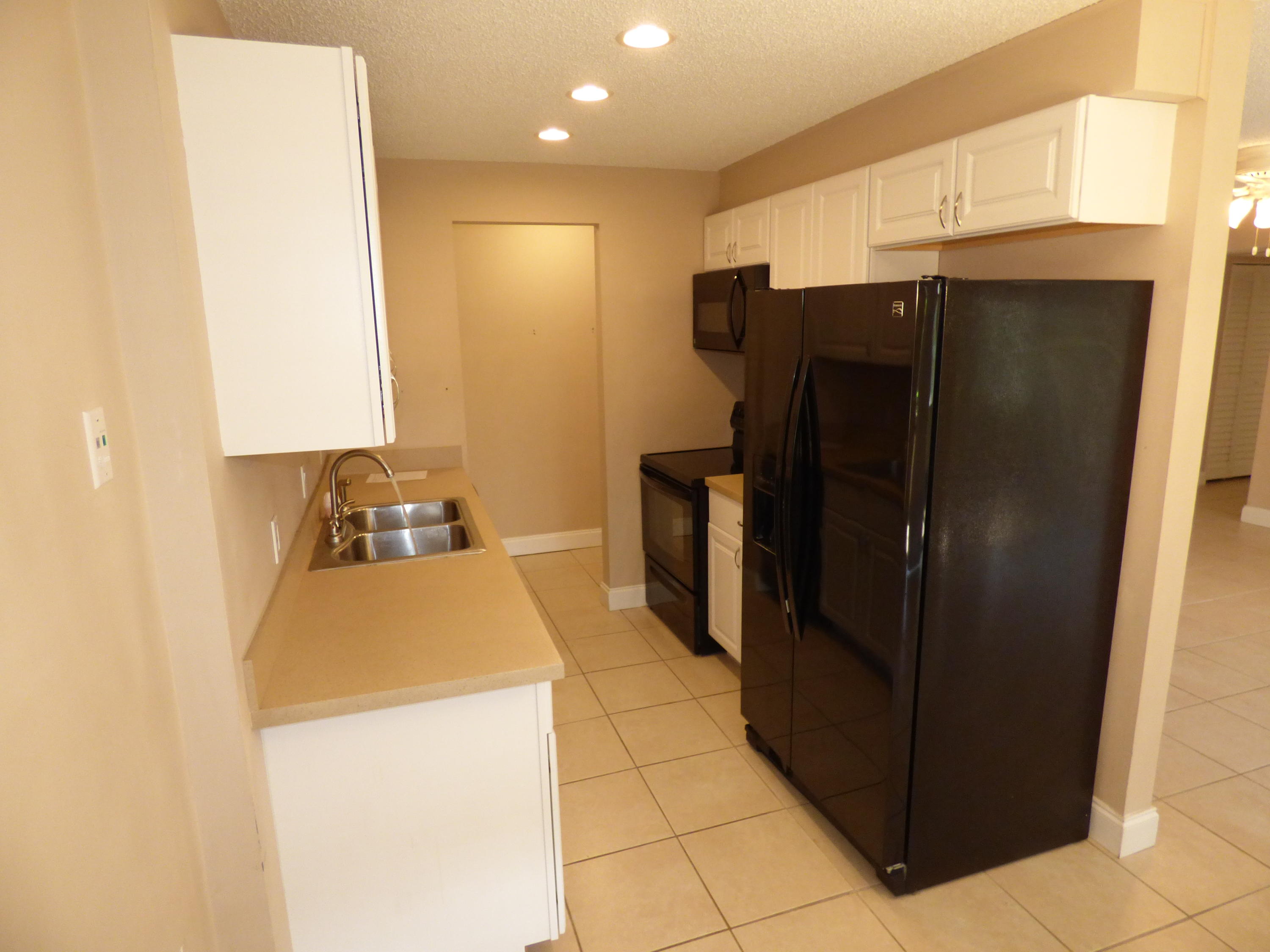 150 Pineview Road, Unit E3 Jupiter, FL 33469 - Photo 5 of 24 8P3000004