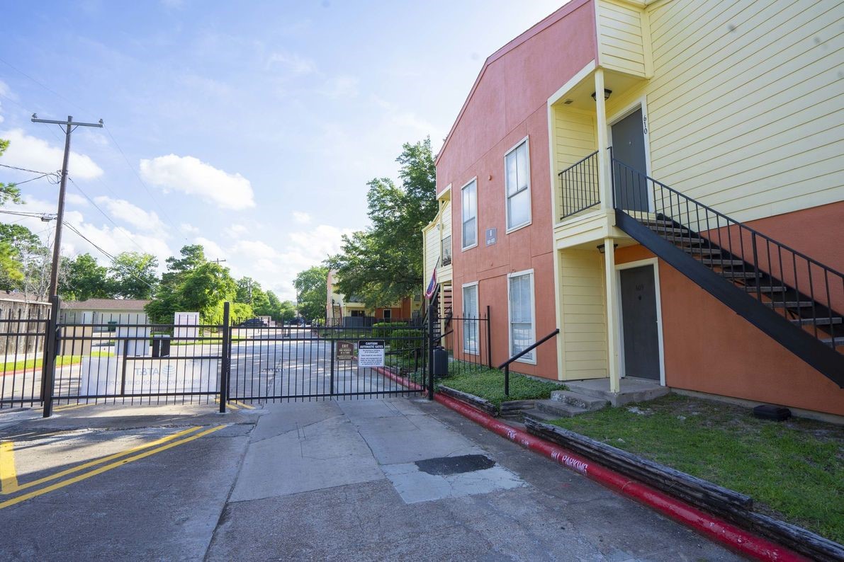 2801 North Broadmead, Unit 1107 Houston, TX 77025 - Photo 11 of 15 a view of a house with a street