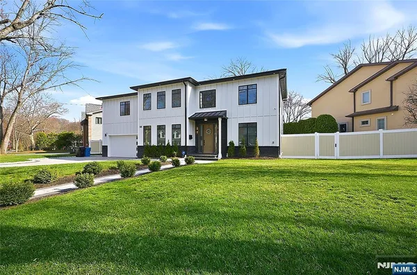 a front view of house with yard and garage
