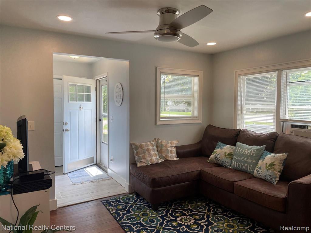 3196 Harrison Avenue Rochester Hills, MI 48307 - Photo 4 of 27