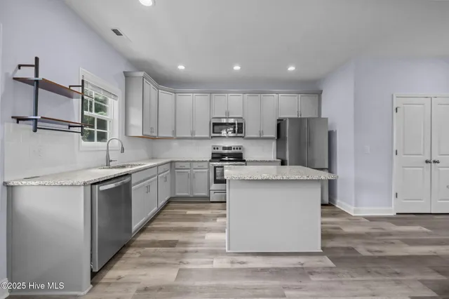 $2,100 | 506 Harvest Meadow Crossing, Jacksonville, NC 28546