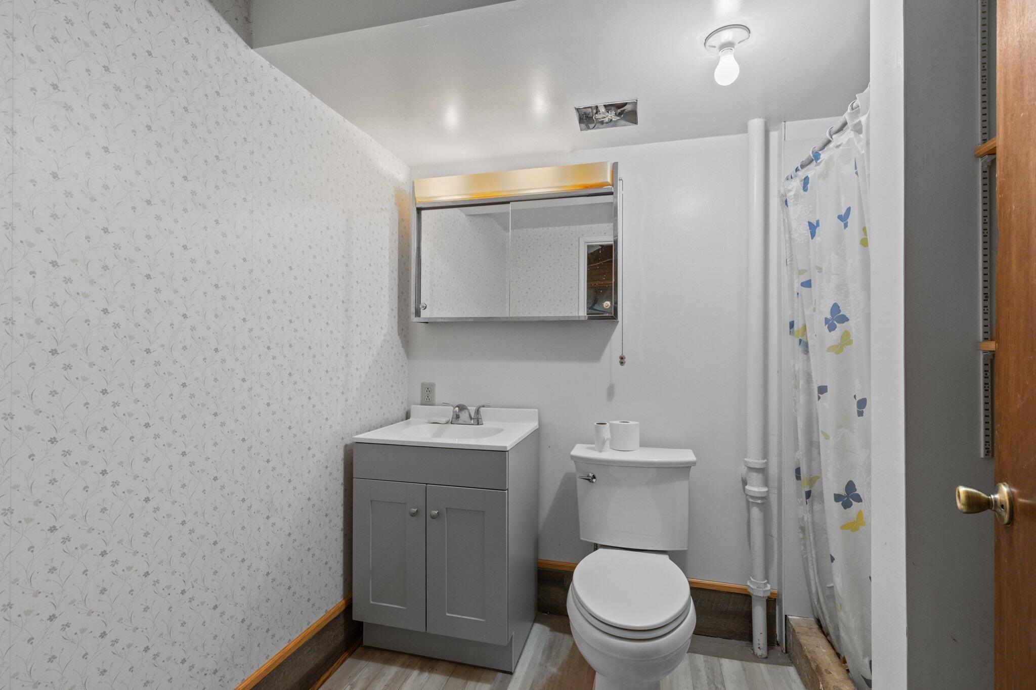 3403 North Valley View Road Ashland, OR 97520 - Photo 49 of 51 Basement Bathroom