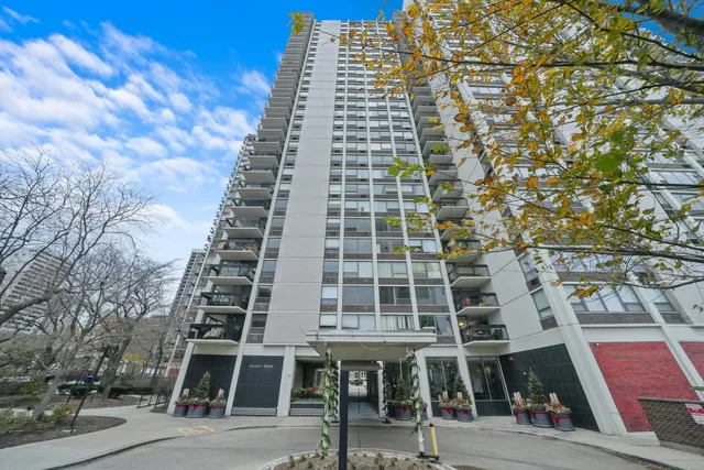 $230,000 | 1460 North Sandburg Terrace, Unit 705, Chicago, IL 60610