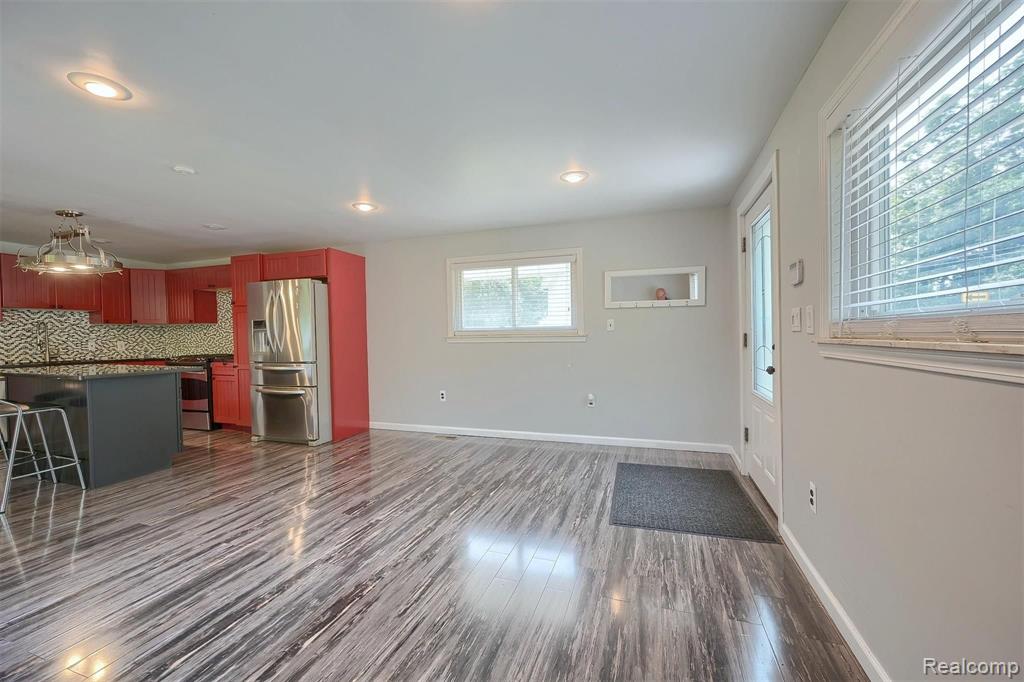 1712 Rochester Road Leonard, MI 48367 - Photo 6 of 29