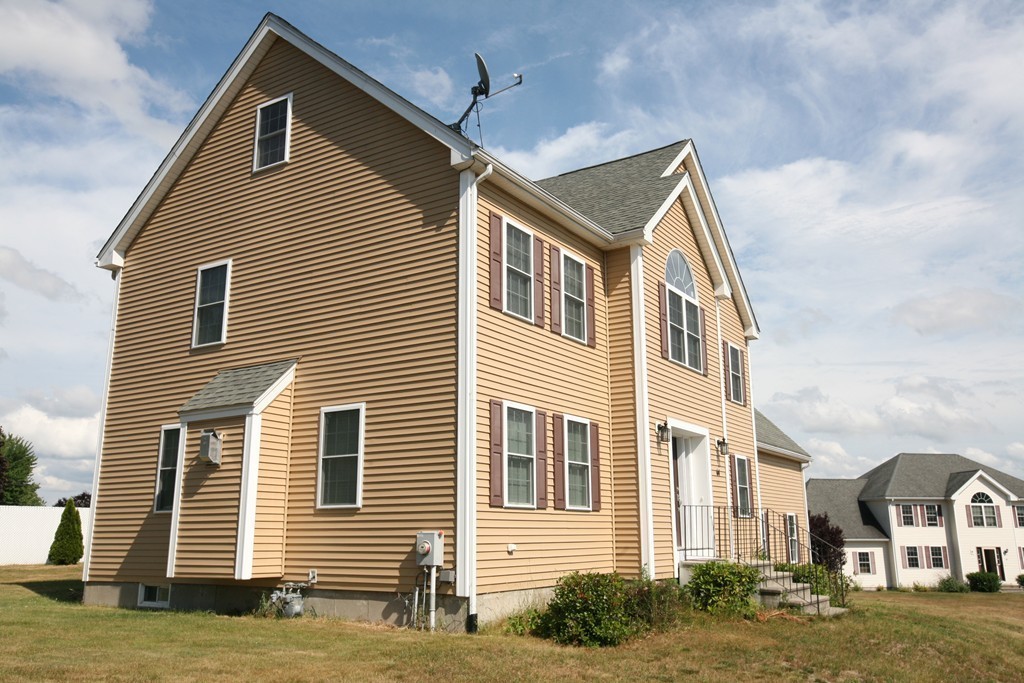 64 Redgate Road Dracut, MA 01826 - Photo 2 of 29 Gallery Image 2