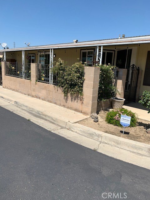 4401 Camelot Place Bakersfield, CA 93301 - Photo 3 of 37 front view of house with a yard